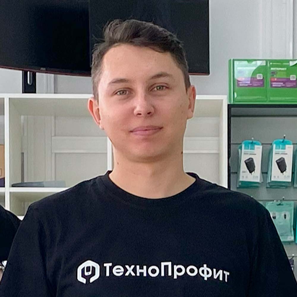 Руководитель сервисного центра Максим Владимирович Шватов